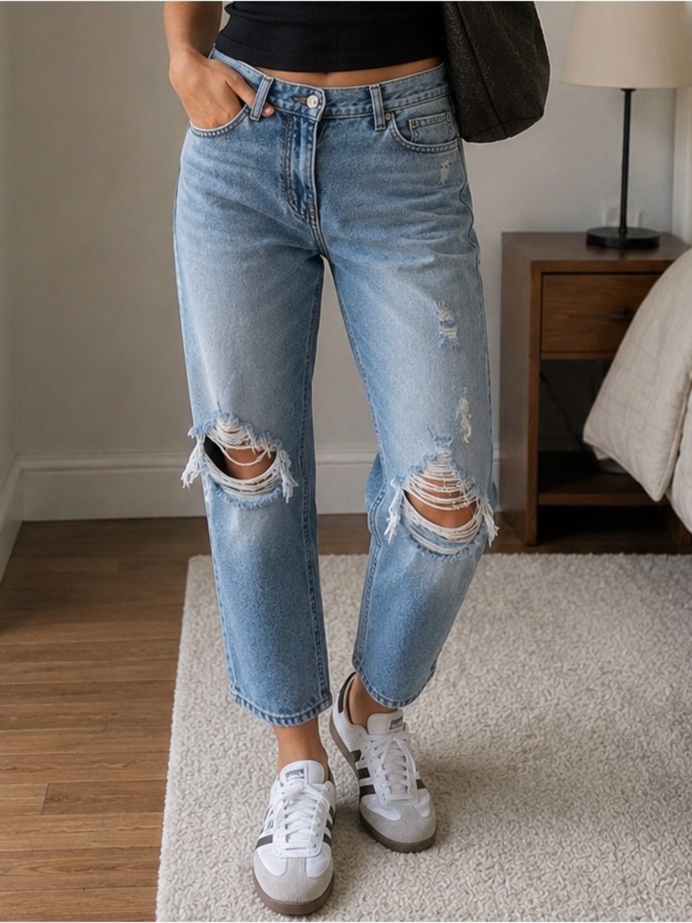 American Eagle Distressed Mom Jean Size 4 Short